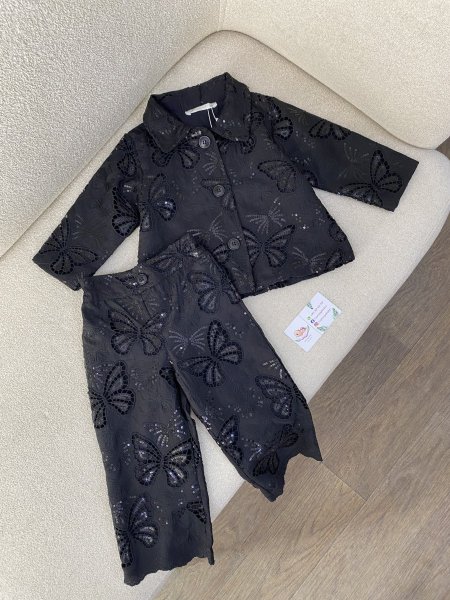 طقم بناتي أسود سنوات