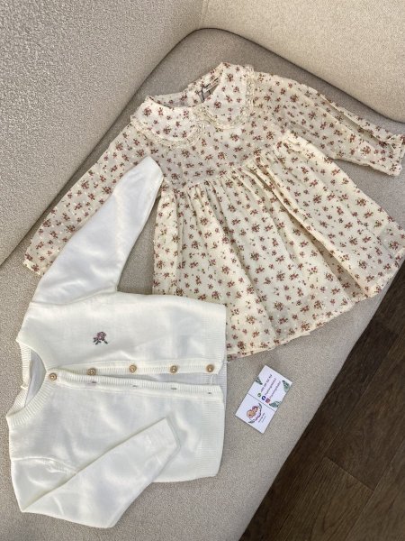 فستان مورّد مع جاكيت صوف ناعم