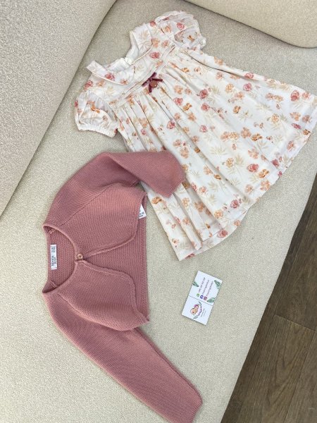 فستان مورّد مع جاكيت صوف