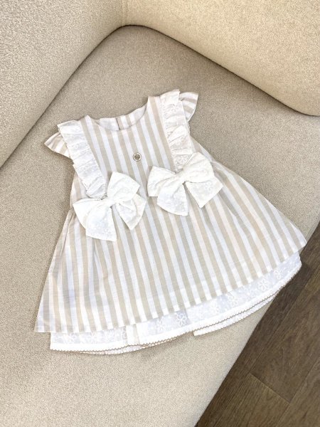 فستان بتفاصيل ناعمة