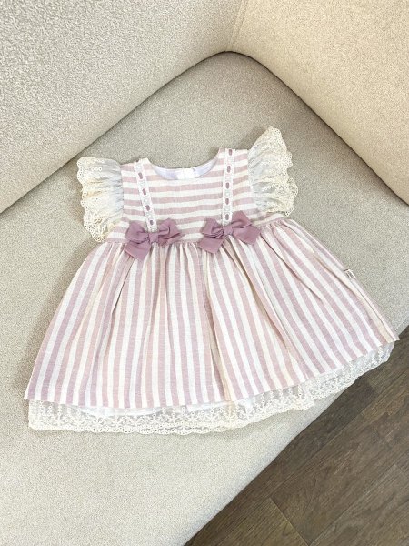 فستان بتفاصيل ناعمة