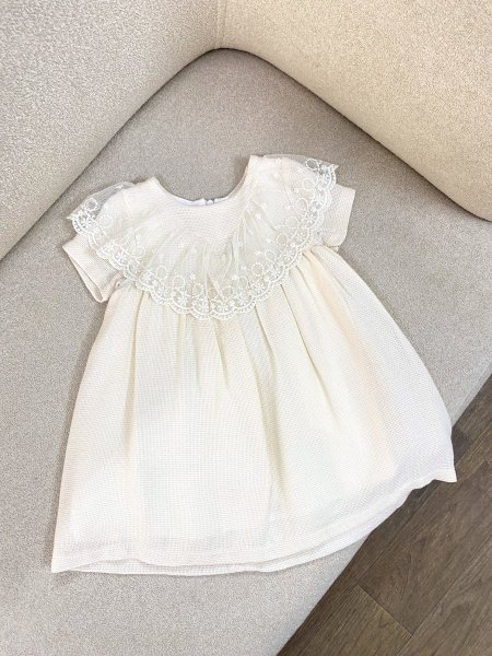 فستان الدانتيل