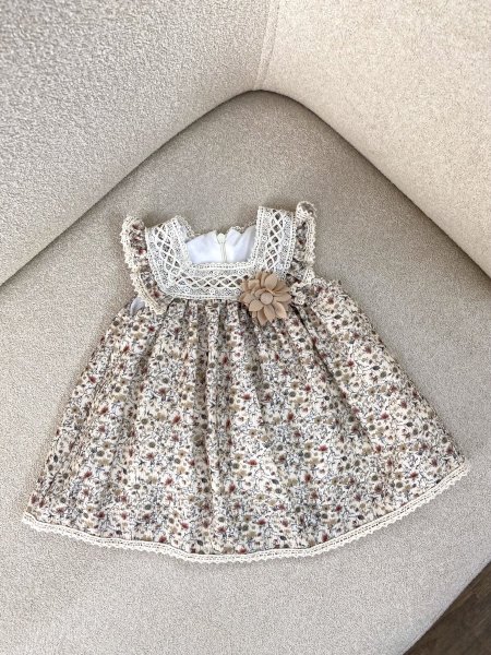 فستان بتفاصيل ناعمة