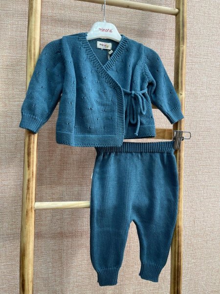 طقم صوف من شهر إلى سنة.