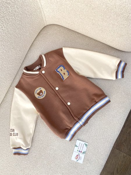 جاكيت بني وأوفوايت أشهر