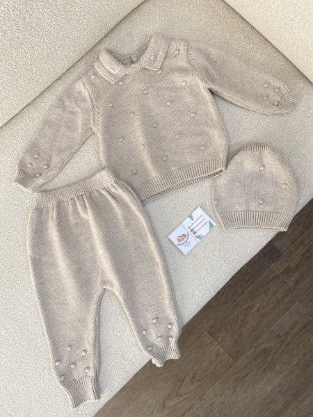 طقم صوف أشهر