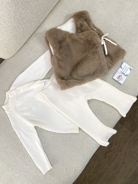 طقم بناتي أشهر