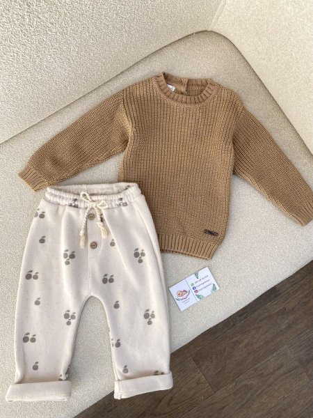 طقم صوف بناتي أشهر