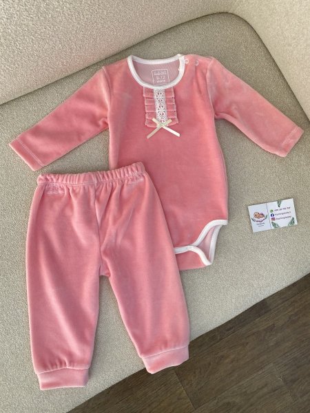 طقم مخمل بناتي أشهر