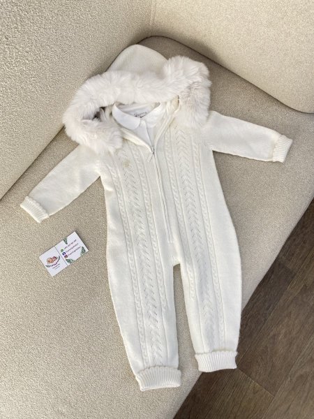 طقم أفرهول أوفوايت أنيق